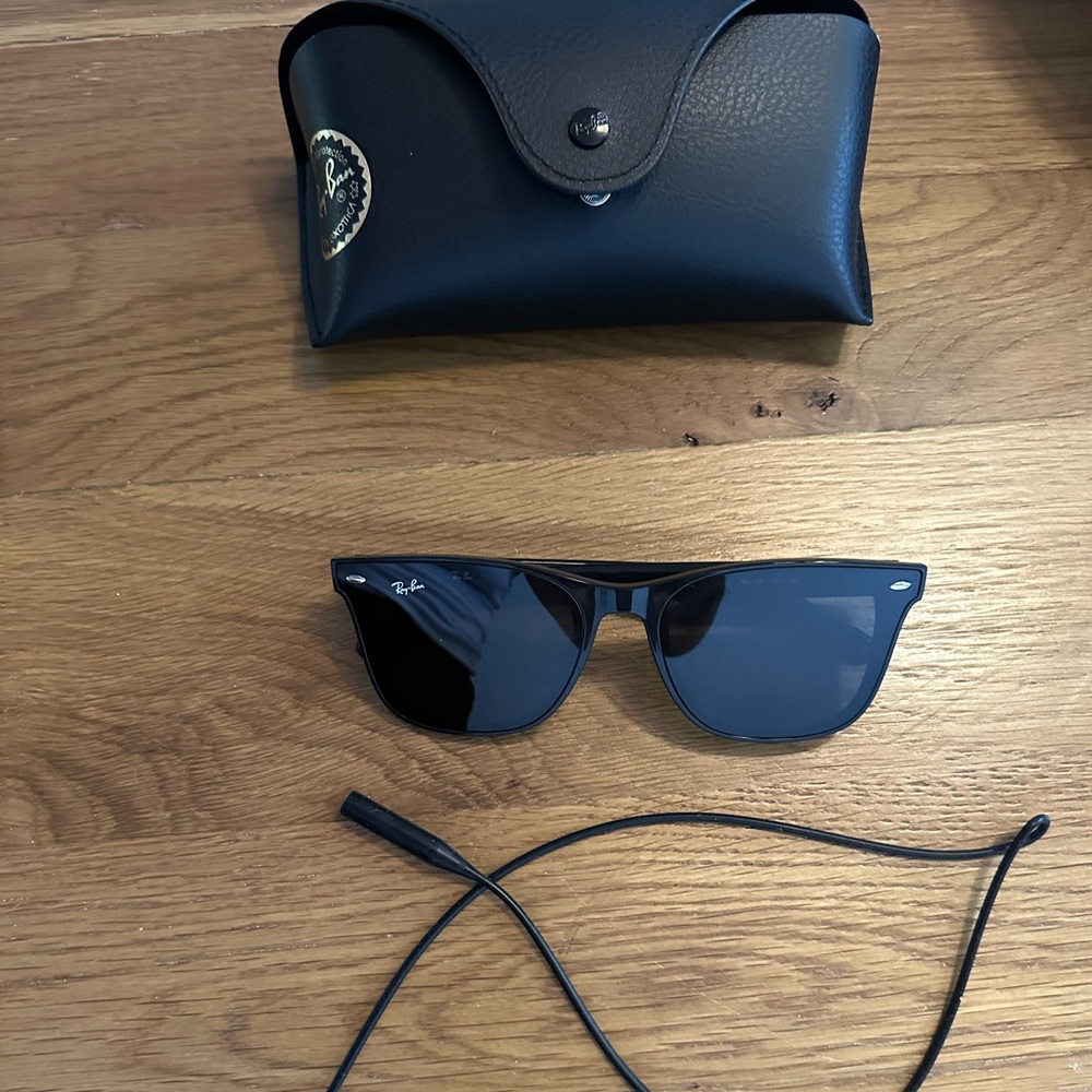 Ray-Ban Black Sunglasses with Black Case